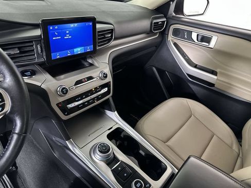Used 2023 Ford Explorer XLT w/ Equipment Group 202A AWD/4WD image 36