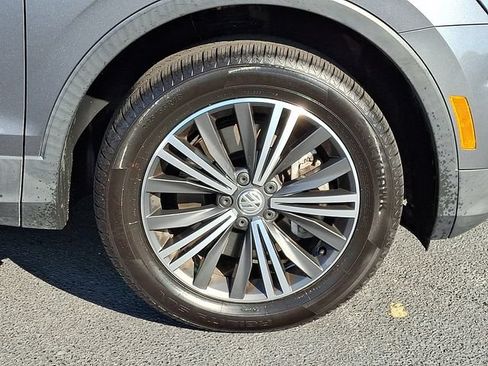 Used 2019 Volkswagen Tiguan SEL w/ 3rd Row Seat Package AWD/4WD image 11