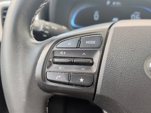 Used 2025 Hyundai Venue Limited FWD image 22