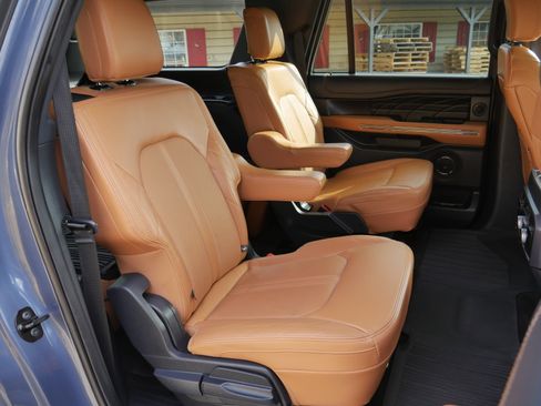 Certified 2023 Ford Expedition Max Platinum image 36