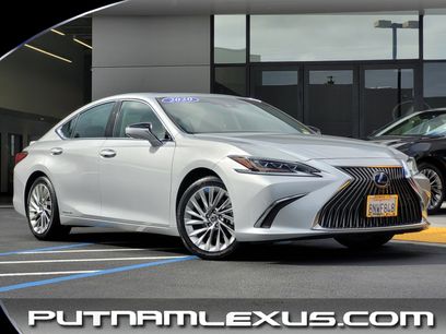 Used 2020 Lexus ES 300h w/ Luxury Package