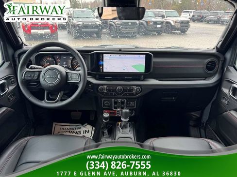 Used 2025 Jeep Gladiator Rubicon w/ Convenience Group AWD/4WD image 25