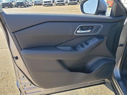 New 2026 Nissan Rogue Platinum w/ Platinum Premium Package image 11