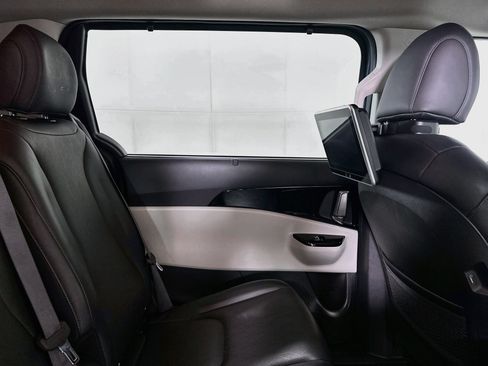 Used 2024 Kia Carnival EX FWD image 26