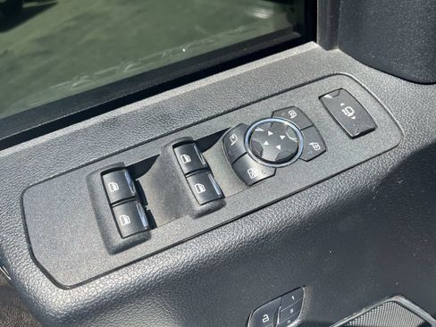 Used 2017 Ford F250 Lariat w/ Lariat Value Package AWD/4WD image 19