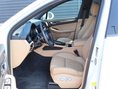 Used 2026 Porsche Macan AWD/4WD image 5