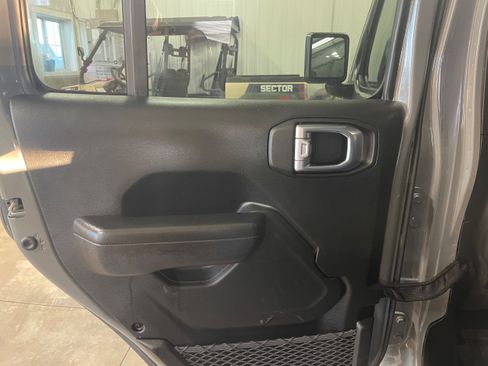 Used 2021 Jeep Gladiator Rubicon image 22