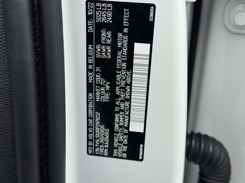 Certified 2023 Volvo XC40 B5 Ultimate w/ Protection Package Premier image 16