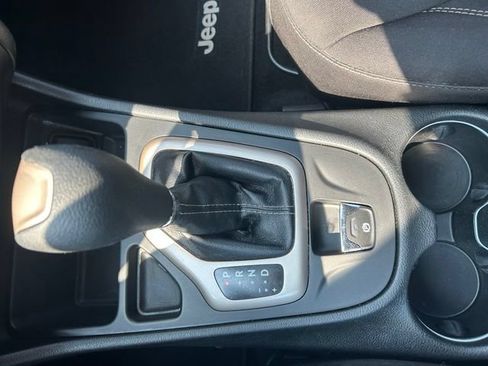 Used 2014 Jeep Cherokee Sport FWD image 23