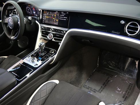 Used 2024 Bentley Flying Spur W12 image 14