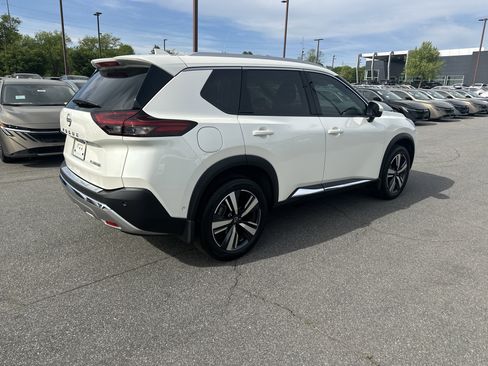 Certified 2023 Nissan Rogue Platinum w/ Platinum Premium Package FWD image 5