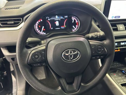 Used 2025 Toyota RAV4 XLE AWD/4WD image 18