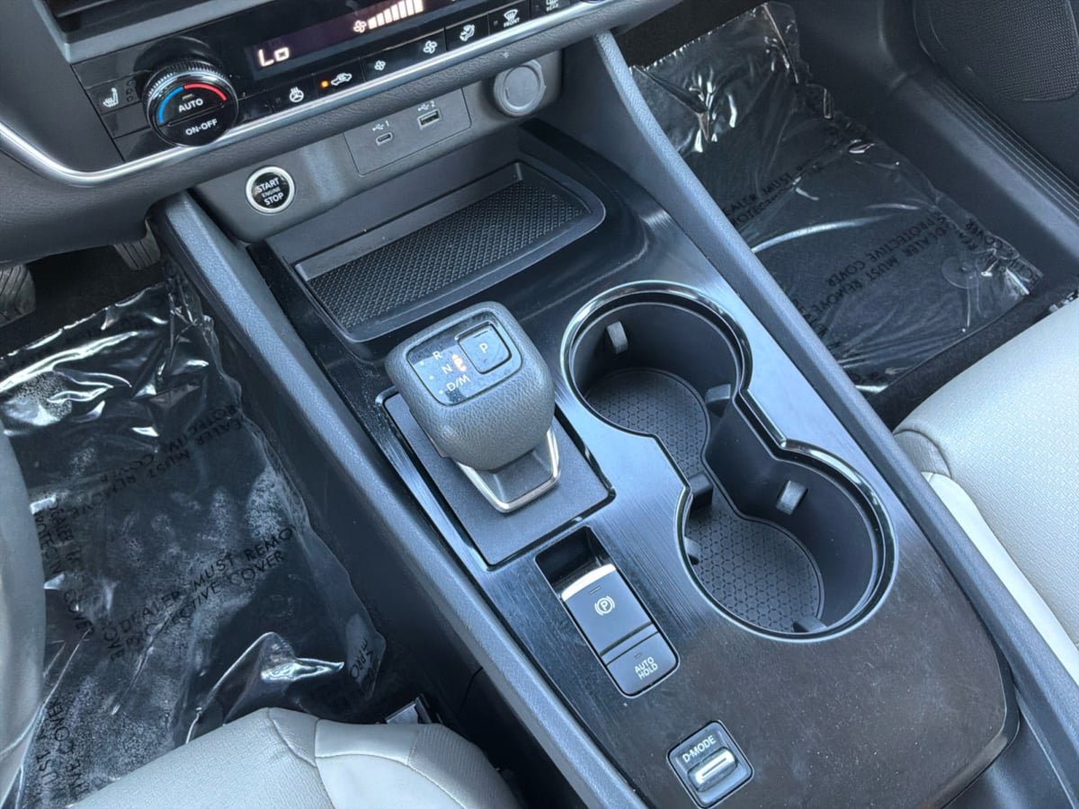 Used 2023 Nissan Rogue SV w/ SV Premium B Package FWD image 17