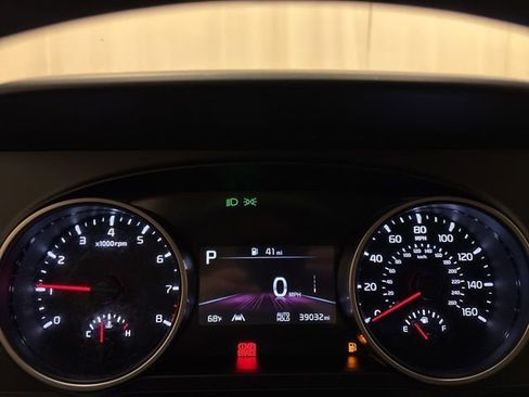 Used 2024 Kia Carnival LX FWD image 15