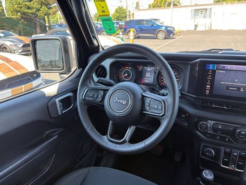 Used 2025 Jeep Wrangler Unlimited Sport AWD/4WD image 33