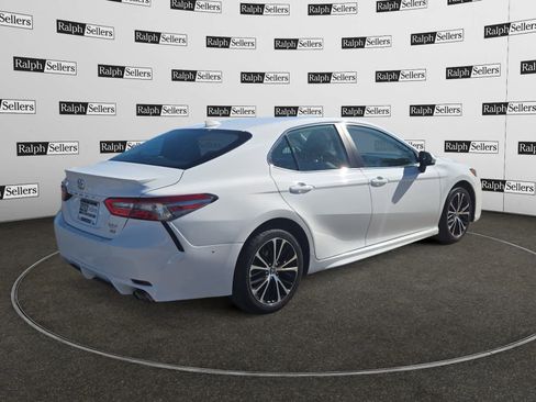 Used 2019 Toyota Camry SE image 6