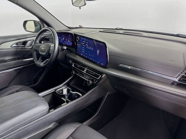 Used 2025 Chevrolet Traverse LT FWD image 35