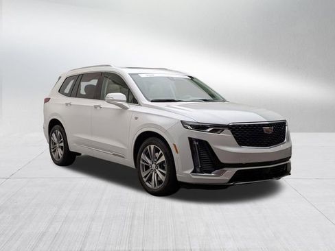 Used 2023 Cadillac XT6 Premium Luxury w/ Technology Package AWD/4WD image 3