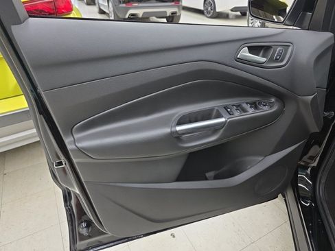 Used 2017 Ford Escape SE AWD/4WD image 12