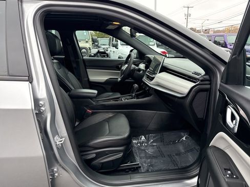 Used 2023 Jeep Compass Limited w/ Sun and Sound Group image 28