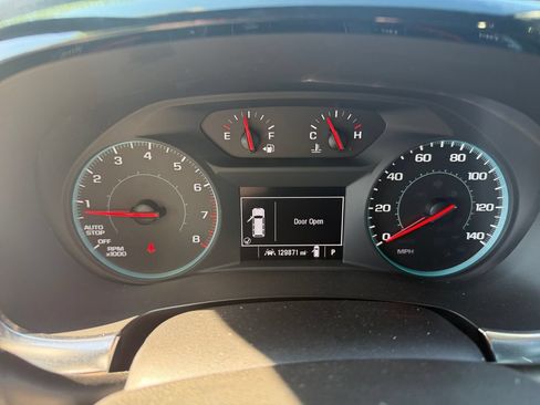 Used 2023 Chevrolet Traverse LT FWD image 14
