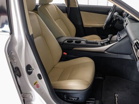 Used 2016 Lexus IS 200t image 31