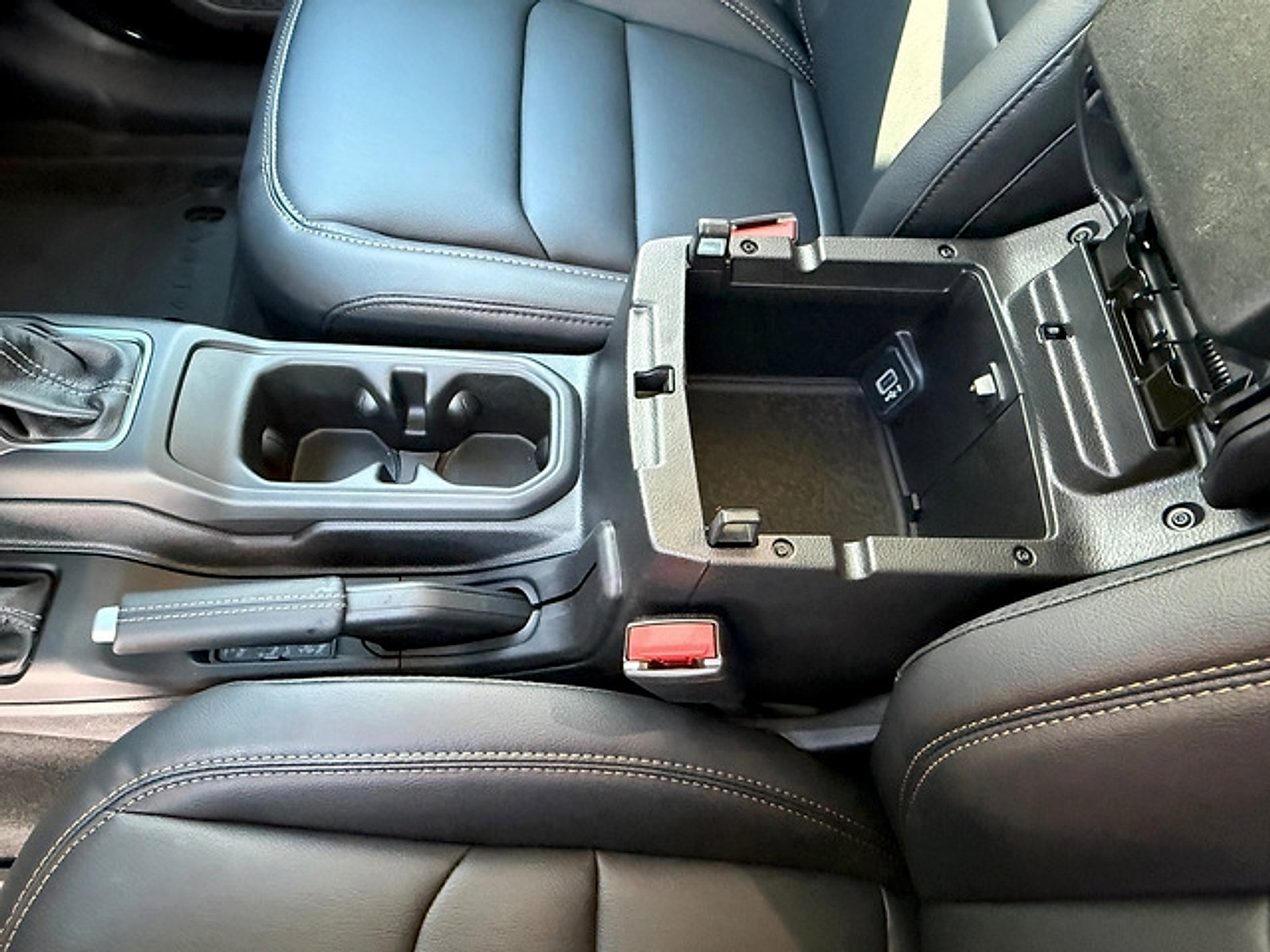 New 2026 Jeep Wrangler Unlimited Sahara AWD/4WD image 29