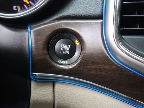 Used 2016 Jeep Grand Cherokee Limited image 25