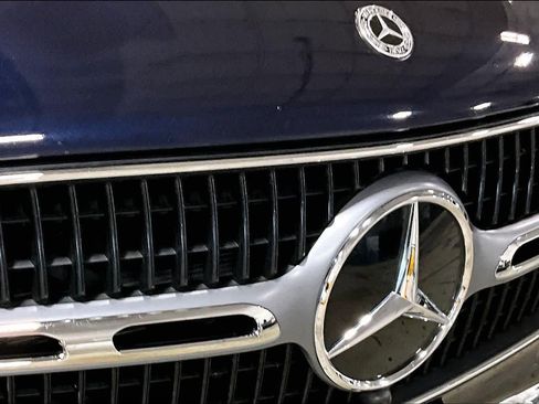 Used 2024 Mercedes-Benz GLC 300 4MATIC image 29