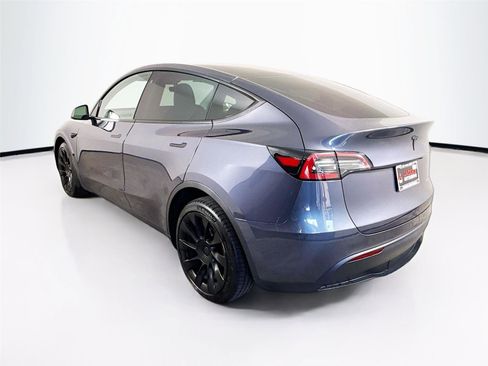 Used 2021 Tesla Model Y Long Range image 11