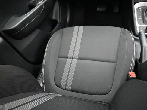 Used 2025 Hyundai Venue SEL FWD image 14