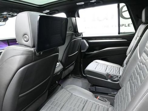 Used 2025 Cadillac Escalade Sport Platinum w/ LPO, ONYX Package AWD/4WD image 27