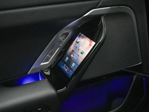 Used 2024 BMW 760i xDrive w/ Premium Package 2 image 50