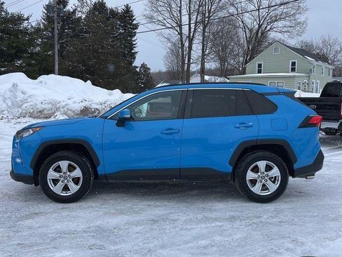 Used 2021 Toyota RAV4 XLE image 2