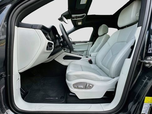 New 2026 Porsche Macan AWD/4WD image 5