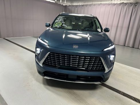 Used 2025 Buick Enclave Avenir w/ Super Cruise Package image 2