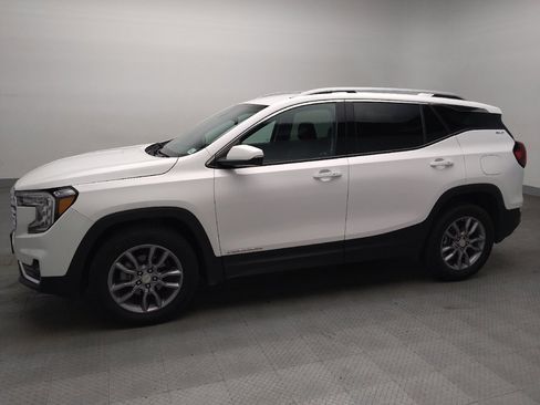 Used 2024 GMC Terrain SLT AWD/4WD image 2