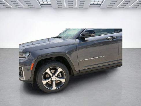 New 2026 Jeep Grand Cherokee L Limited RWD image 8