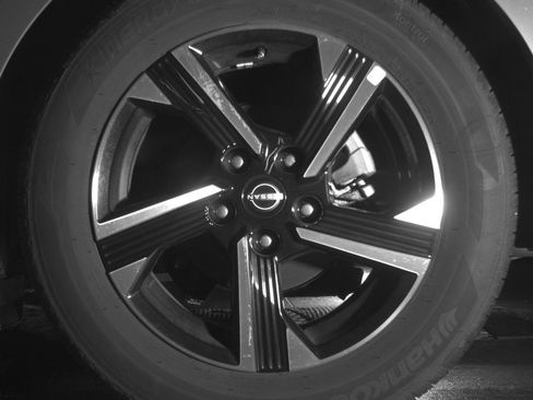 Used 2025 Nissan Sentra SV FWD image 14