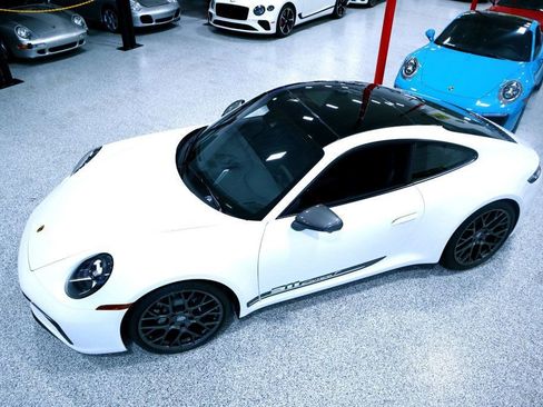 Used 2023 Porsche 911 Carrera T image 6