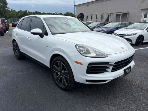 Used 2023 Porsche Cayenne AWD/4WD image 4