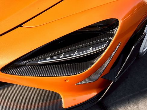 Used 2024 McLaren 750S Spider image 10