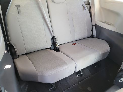 Used 2024 Toyota Sienna LE image 12