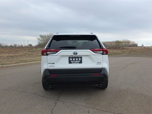 Used 2021 Toyota RAV4 XLE w/ Convenience Package image 7