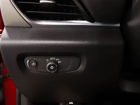 Used 2023 Chevrolet Traverse LT FWD image 18