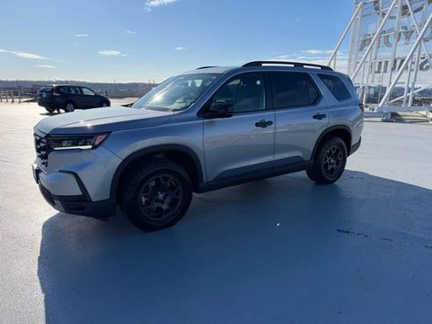 Certified 2025 Honda Pilot TrailSport image 11