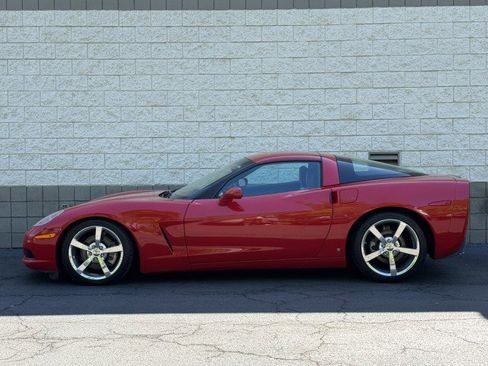 Used 2005 Chevrolet Corvette Coupe w/ Preferred Equipment Group RWD image 12