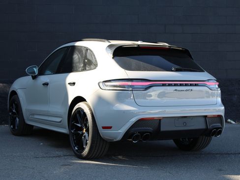 New 2026 Porsche Macan GTS image 3
