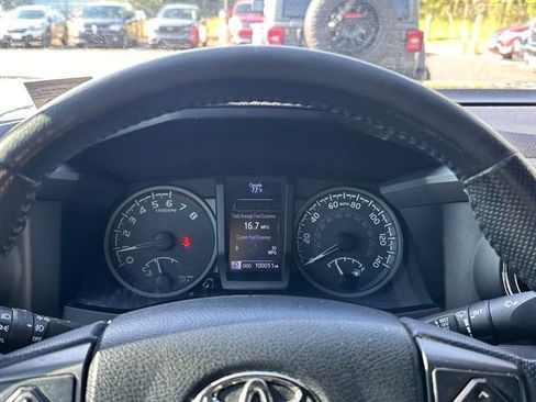Used 2019 Toyota Tacoma TRD Off-Road w/ Technology Package AWD/4WD image 25