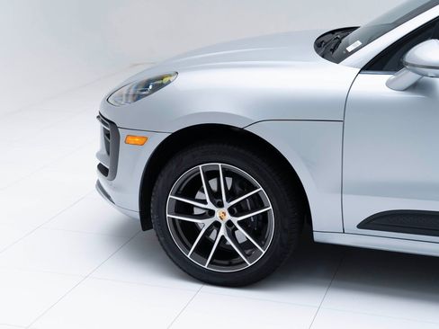 Used 2025 Porsche Macan image 11